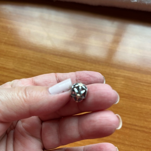 Pandora's Stella Star charm - RETIRED - Picture 5 of 14